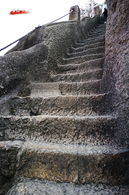 群峰顶上插茱萸,乘鸾踏碎天都云--重阳节黄山游