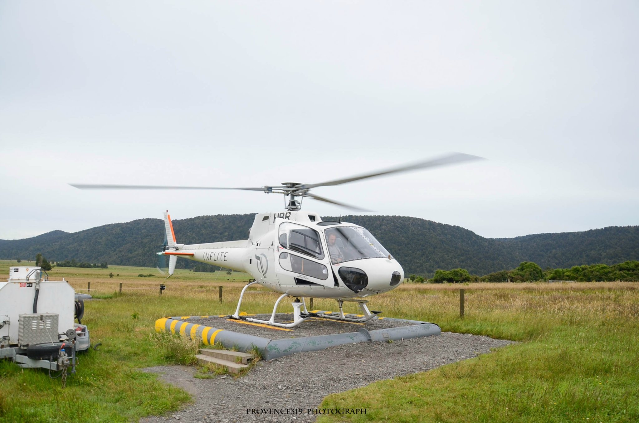 路上下起了大雨导致根本没有机会停下来看景色.