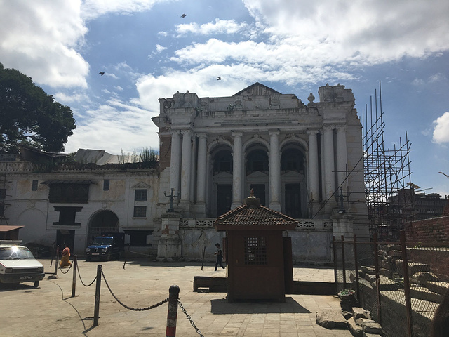 又遇到不丹的朋友,我和不丹人真的超级有缘!在猴庙上面,可以一览无遗加德满都的景,美美的