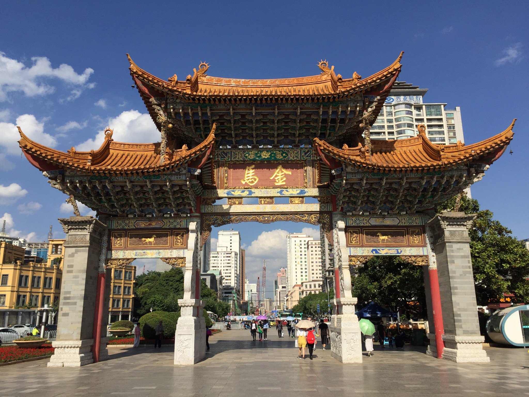 这个建新园米线是后来开的,出租车司机推荐我们去宝善街那家吃最正宗