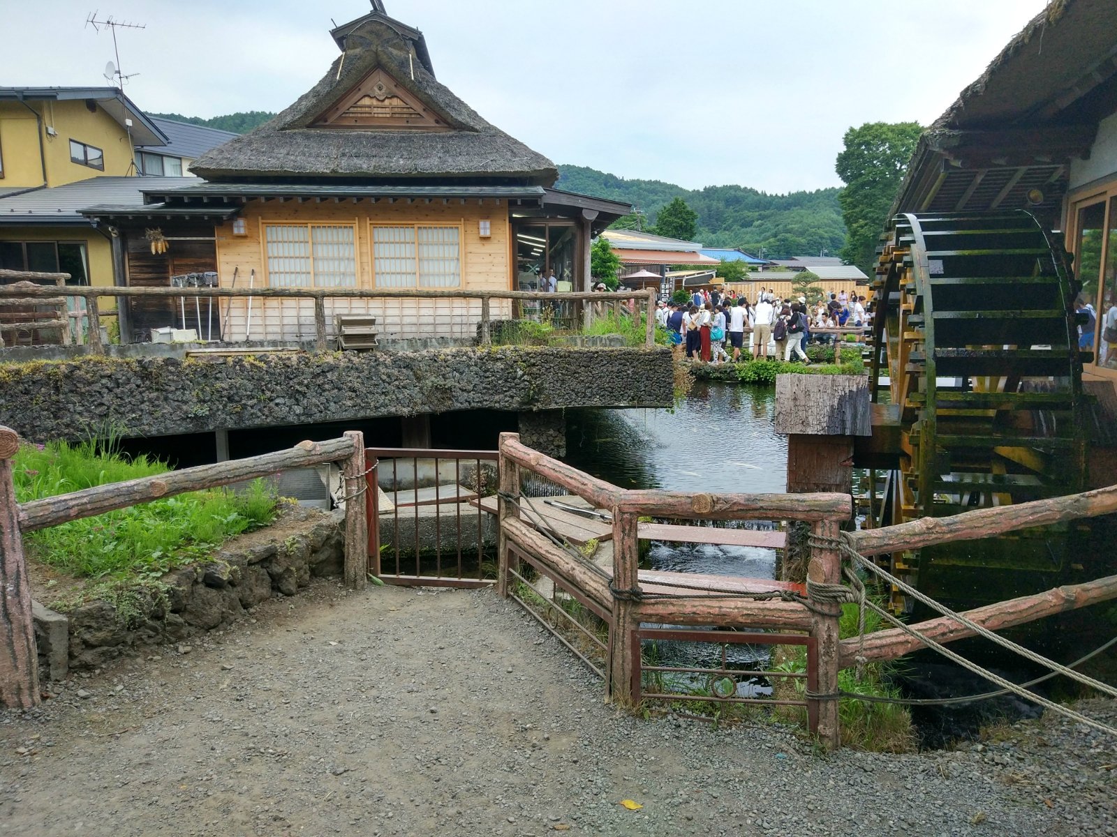 2024忍野八海游玩攻略,村子里的房子都是日本传统建...【去哪儿攻略】