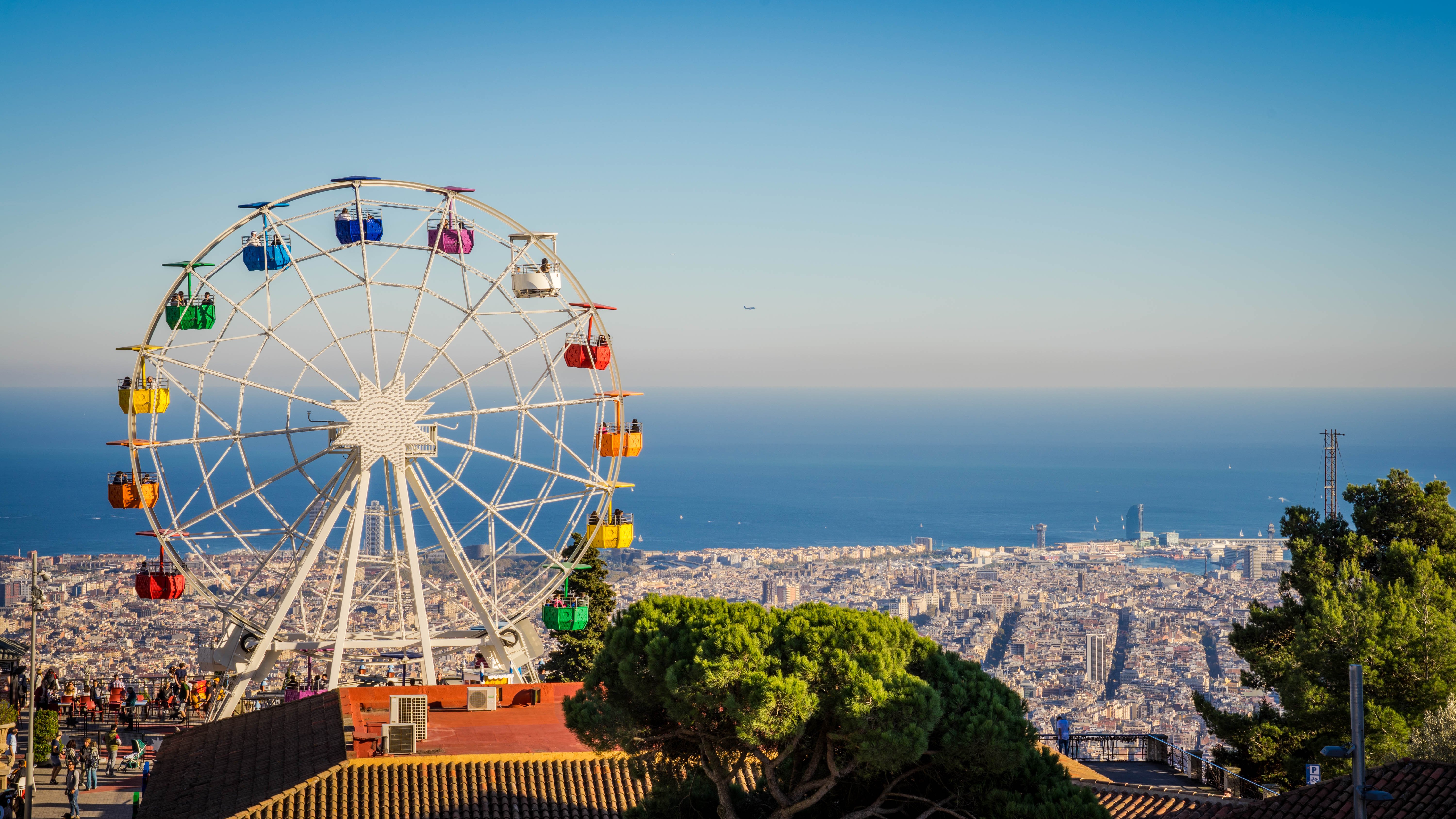 2019迪比达波游乐园玩乐攻略,*圣心堂要登到顶需要走一段楼.