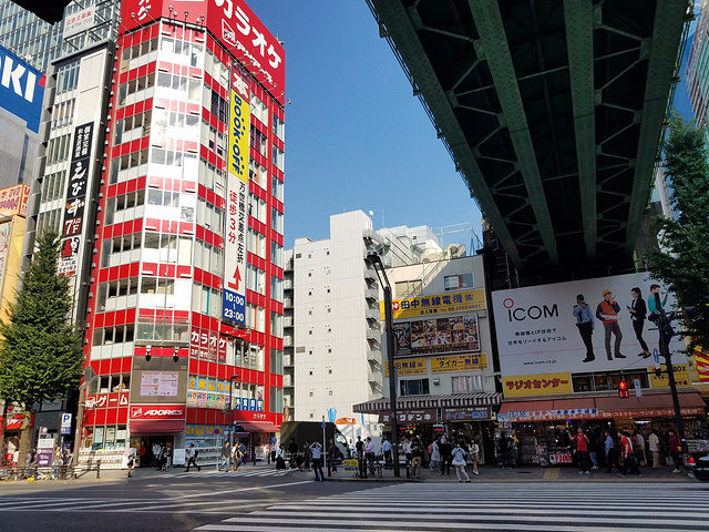 不得不说日本的泡面真好吃,在便利店随便买一