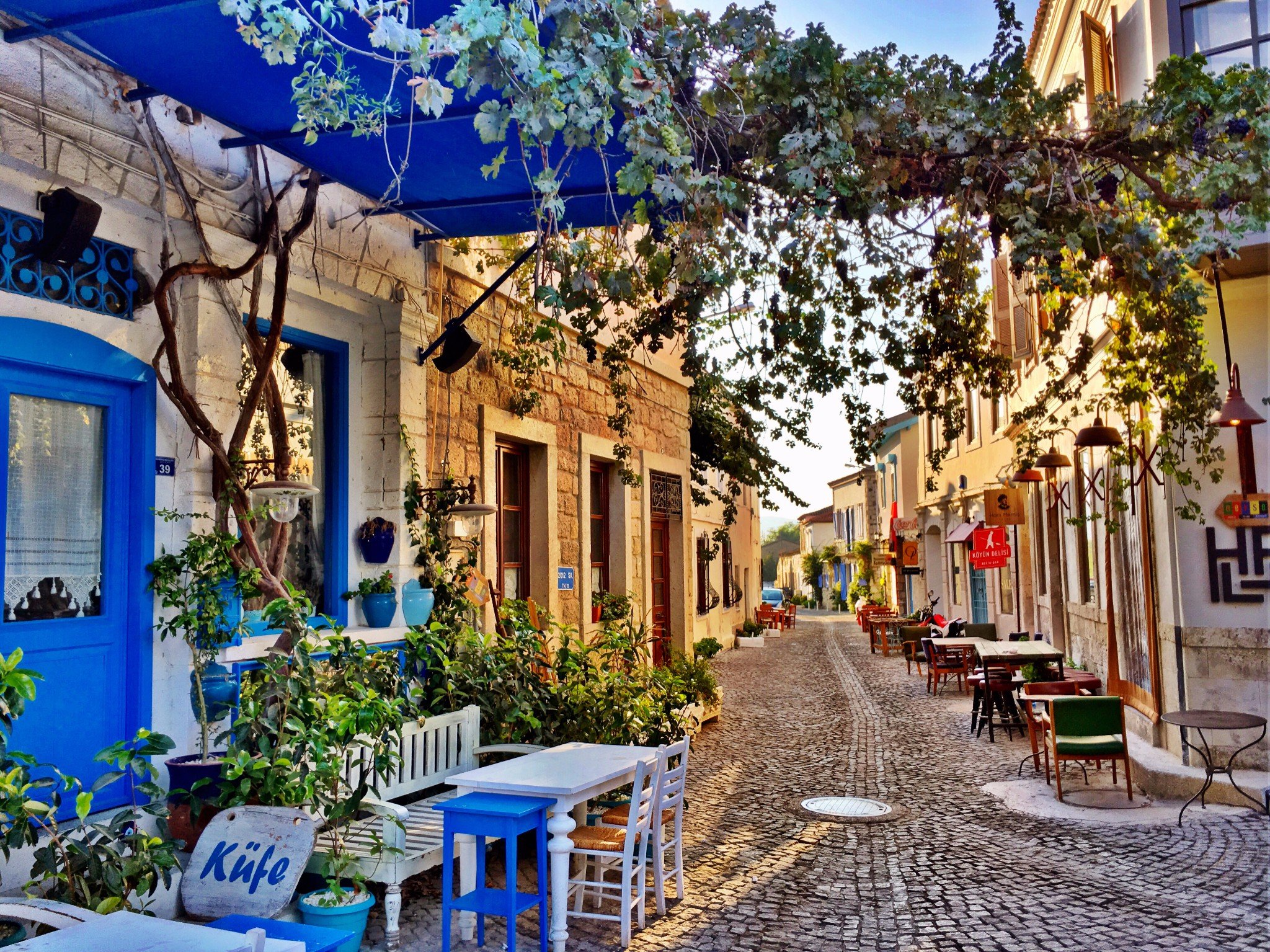 当地人介绍说阿拉恰特的旅游旺季在68月土国人特别怕冷十月就都逃走了