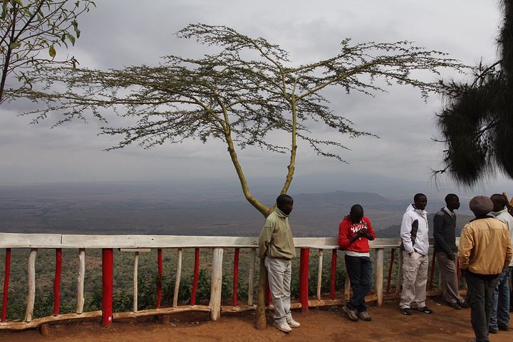 " 这条长度相当于地球周长1/6的大裂谷，气势宏伟，景色壮观，是世界上最大的裂谷带，有人形象地将..._The Great Rift Valley View Point"的评论图片