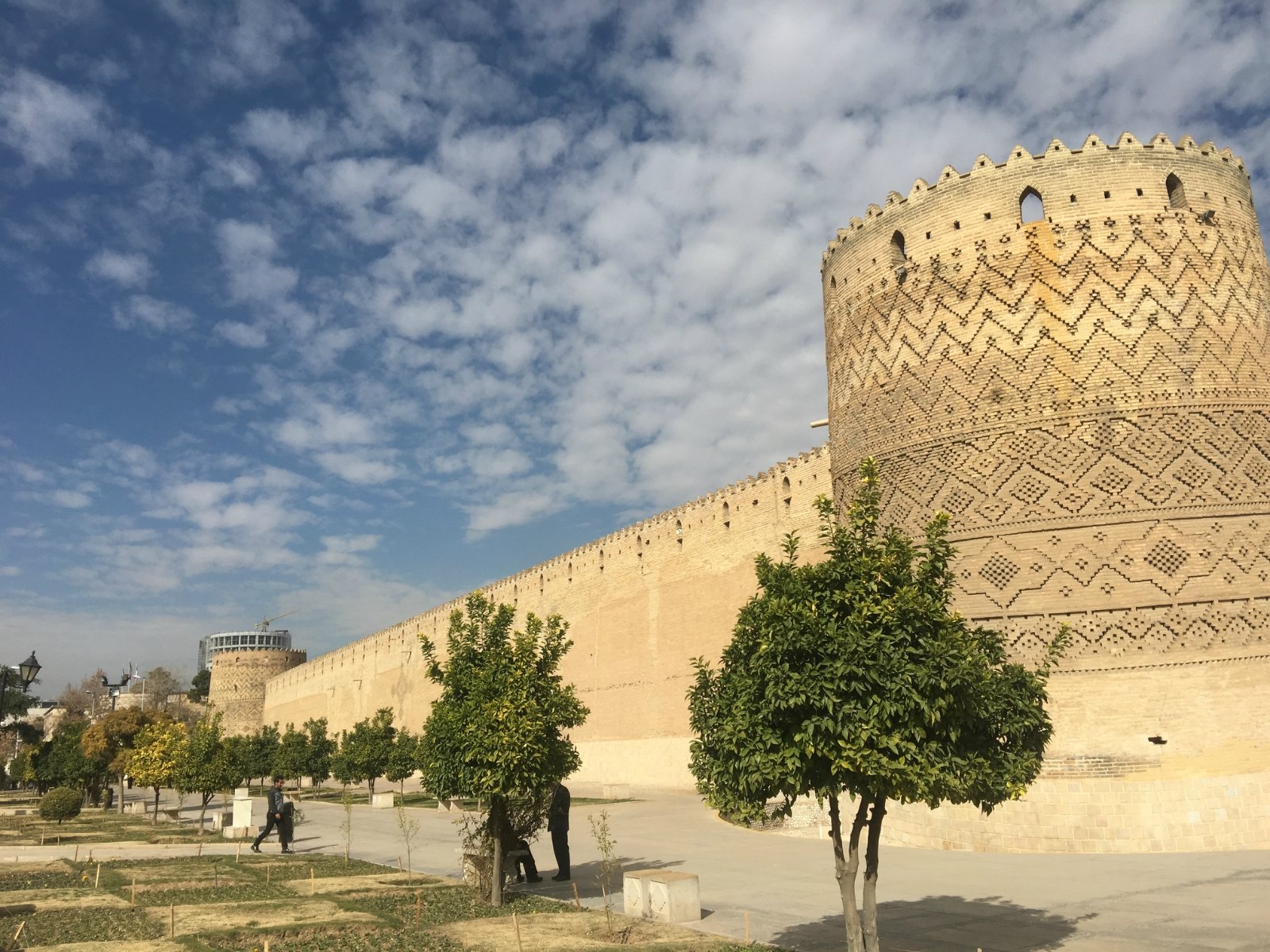 卡里姆汗城堡十分气派,围着城堡走一圈感觉十分不错