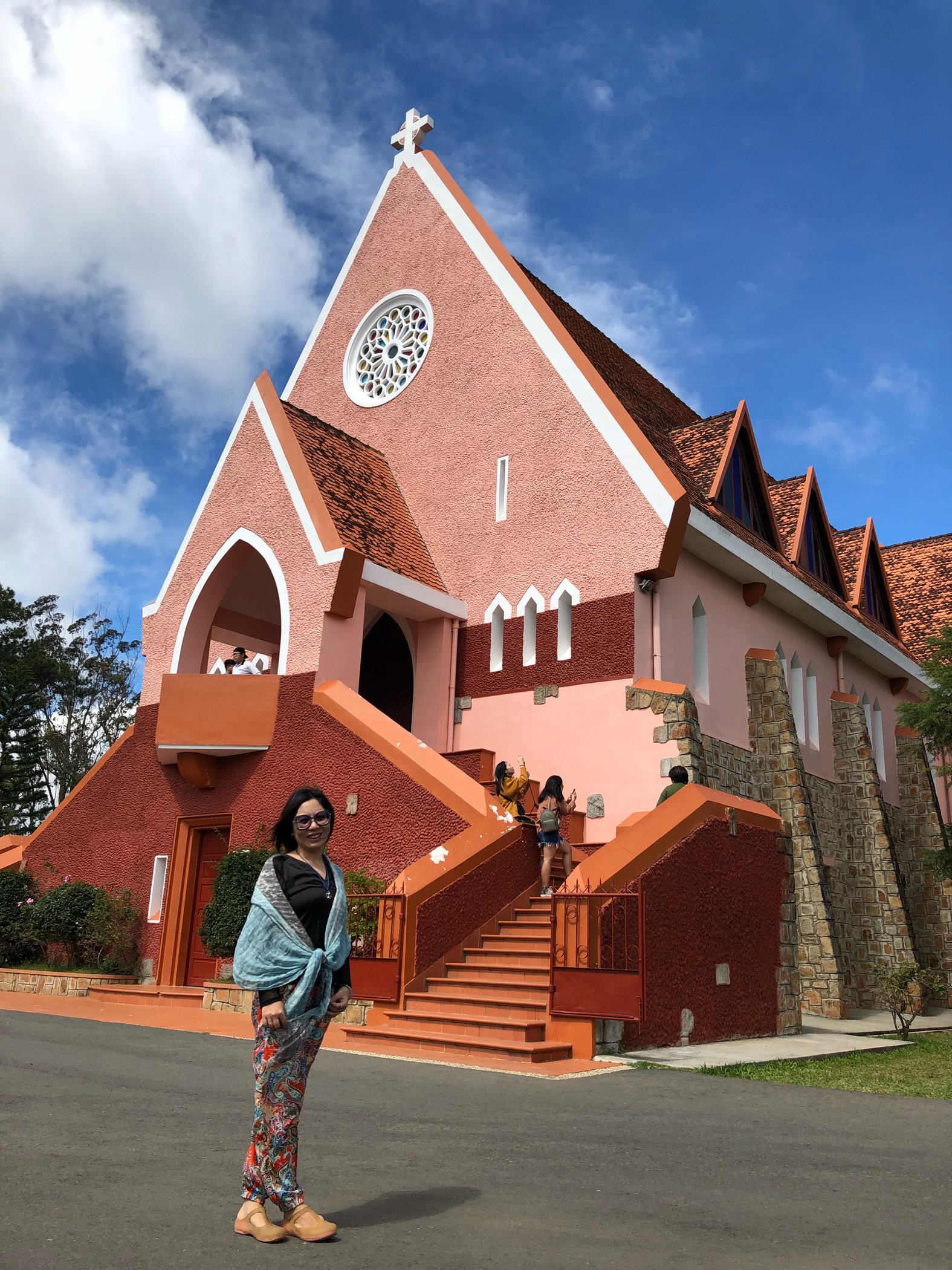 圣玛丽修道院,文艺范拍照的必去之地,粉红色的外墙在蓝天的映衬下散发