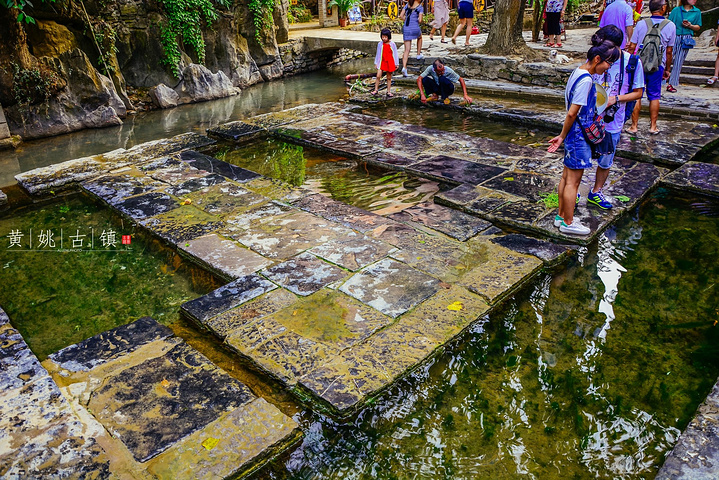 类似的古井连池,印象中在丽江大研古城也见过