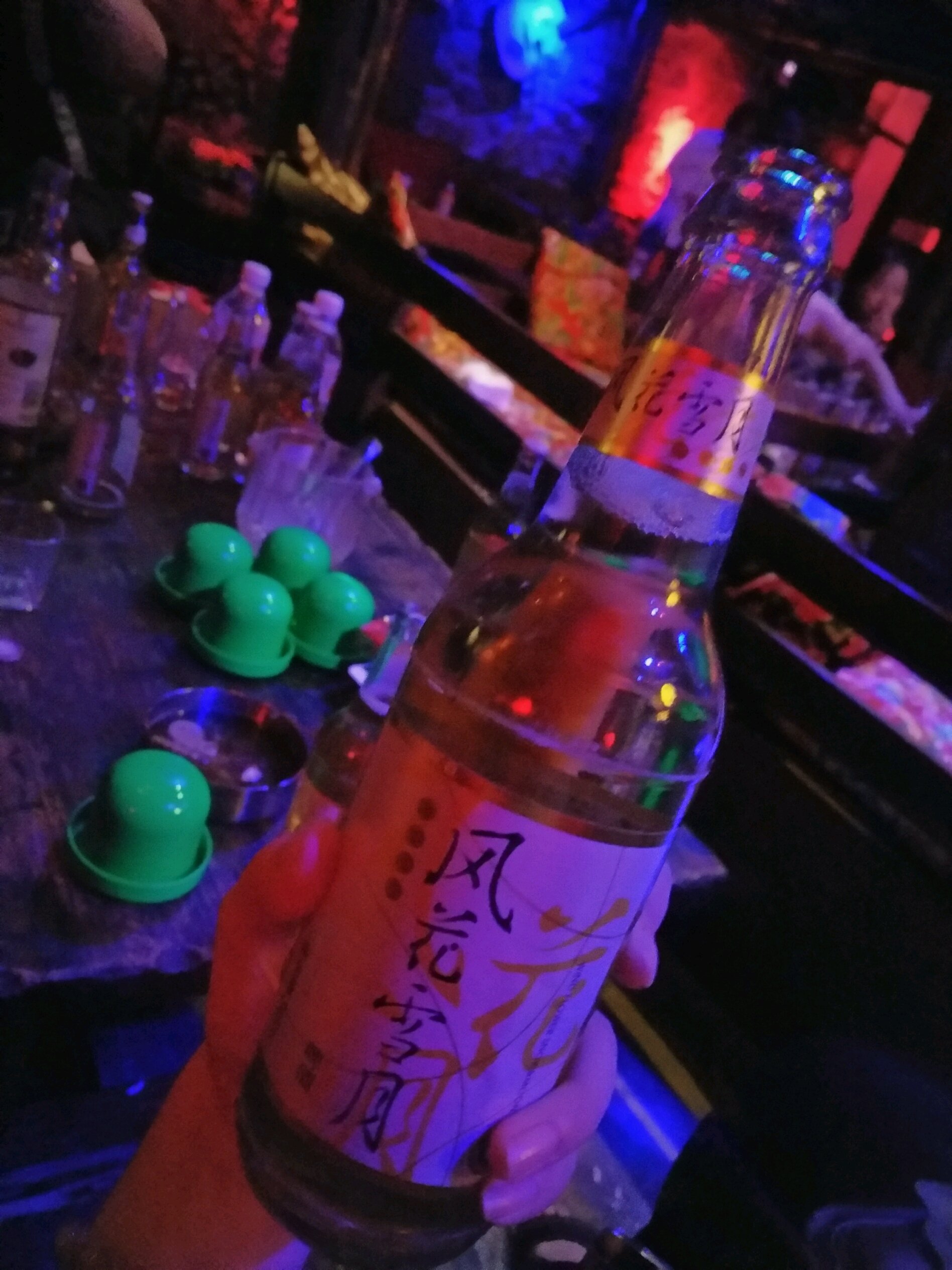 2023酒吧一条街玩乐攻略,.了一盒,鲜花饼在大理买比.【去哪儿攻略】