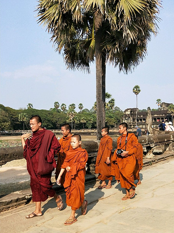这位正在开光,口中念念有词,而他开光完成后的