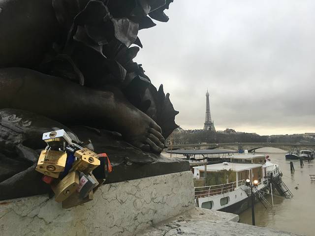 亚历山大三世桥