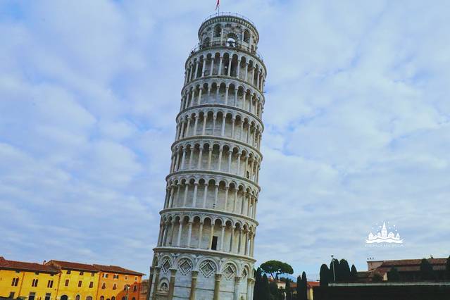 比萨斜塔