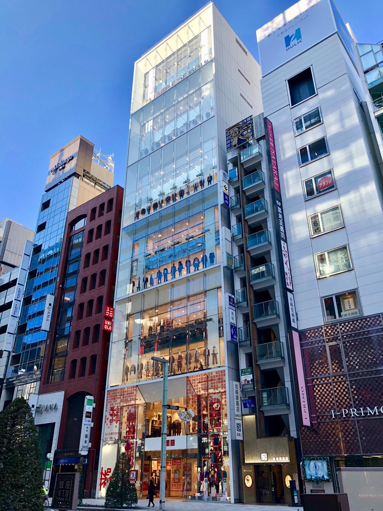 老顾和我还是连连感叹东京商业的繁华从街道的商业建筑到商场街铺内的
