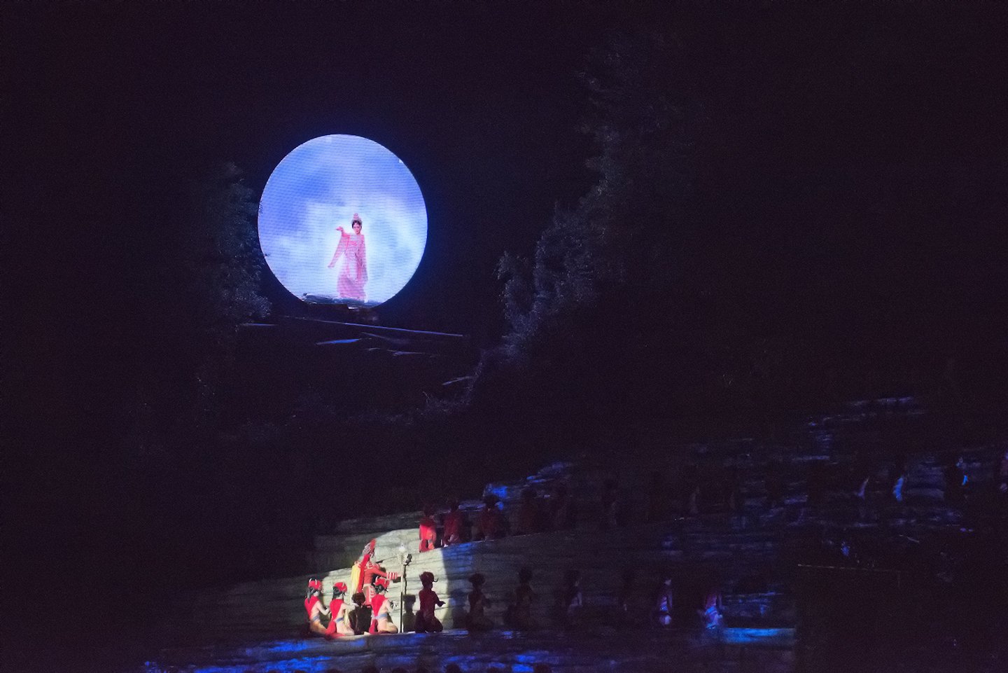 天门狐仙全名天门狐仙新刘海砍樵是一部超震撼的山水实景演出魔幻音乐