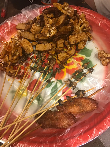 这是文和友家的臭豆腐和大香肠,也是有名的,臭