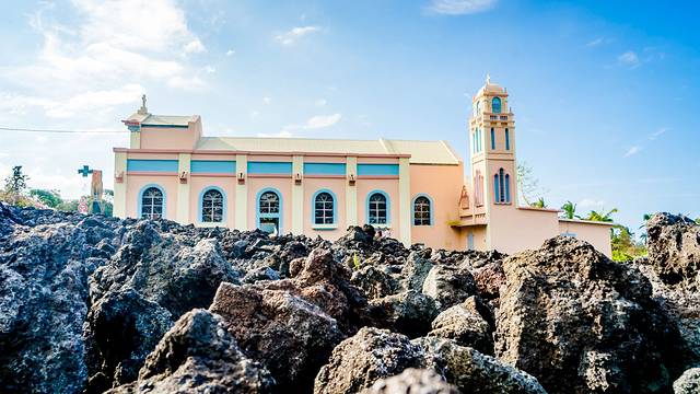 火山熔岩圣母教堂
