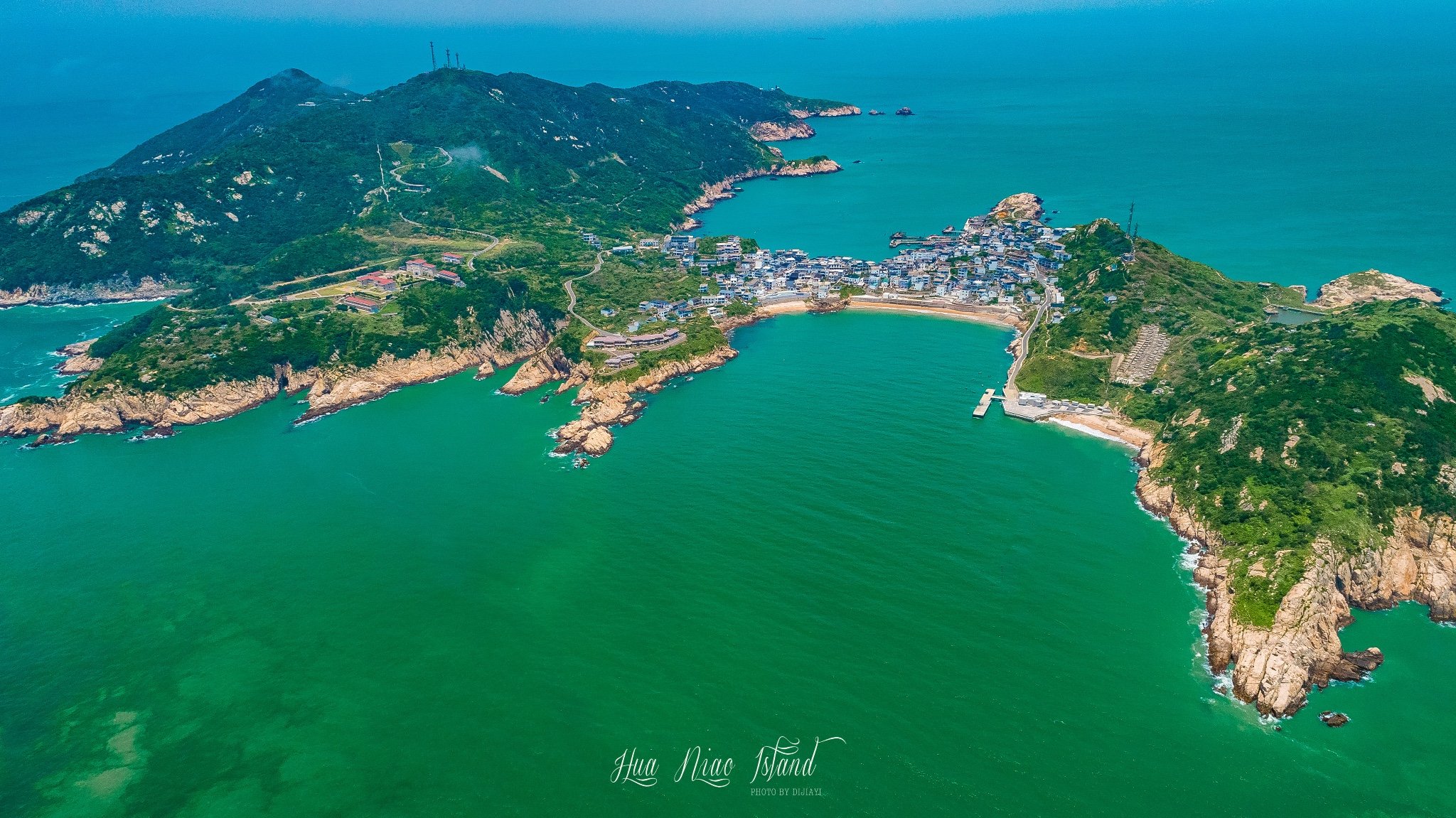 船儿荡漾一路往北岛屿越来越少海水也越来越透蓝因