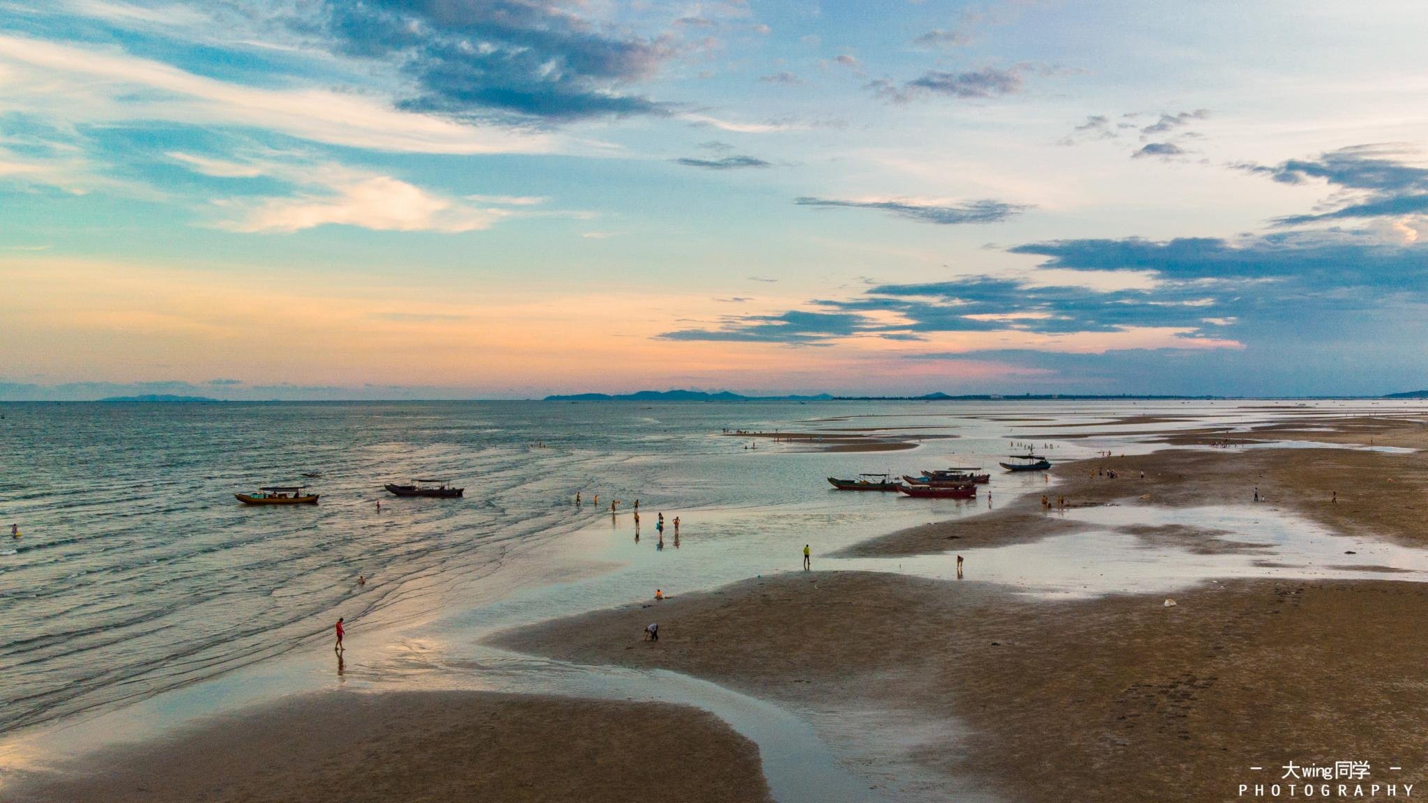 错过了白浪滩的天空之镜,那绝不能错过万尾金滩的璀璨晚霞.交通