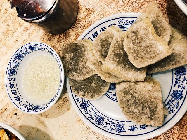 老六门框百年卤煮(六爷传承私房老店)