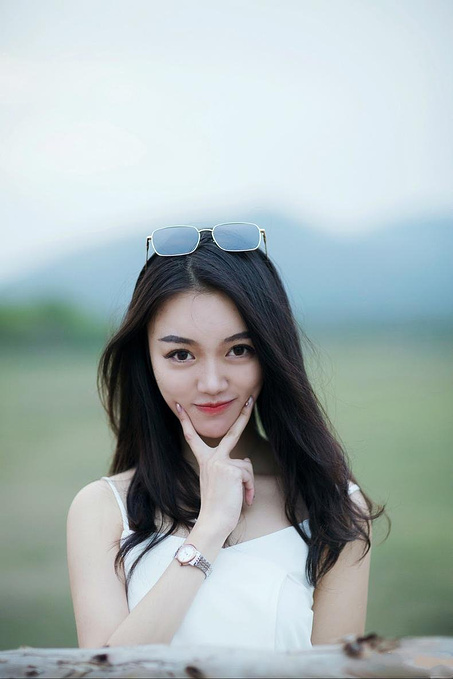 一个人也要美美的浪美女自驾自由侠三亚环海自由行大秀美腿