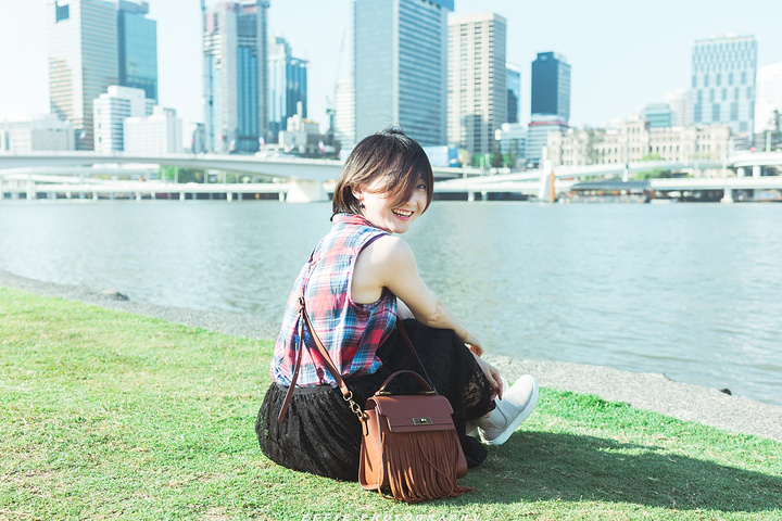 南岸公园,是在 布里斯班 河的南岸,一个普通的休