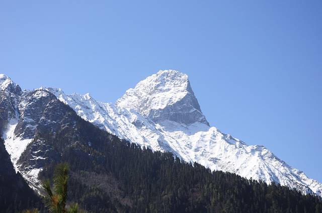 盔甲山宋东巴热神山