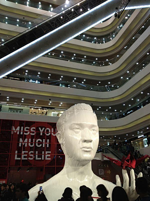 张国荣纪念雕像图片