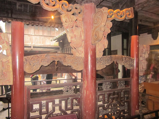"...馆，着实另人震撼，眼前的这些展品可谓是鬼斧神工，民俗风情的体现也奠定了这是中华文化博大精深之处_江南木雕馆"的评论图片