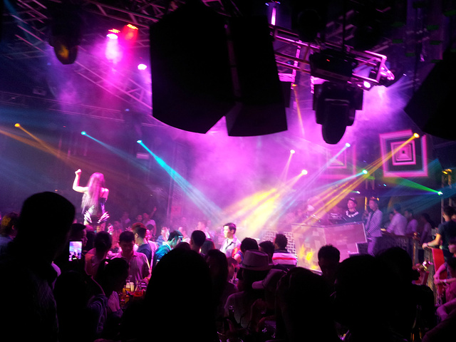 2017DJ唱英文歌柔情歌都很好听_乐巢酒吧评