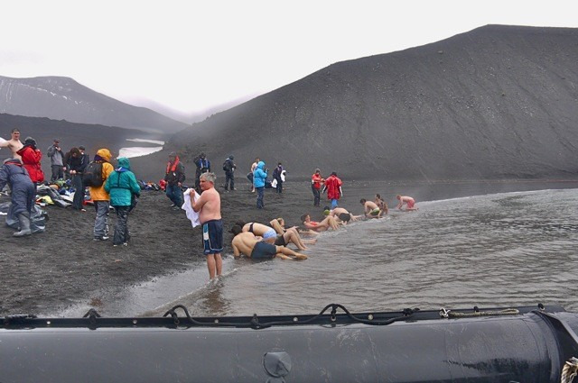 欺骗岛游泳图片