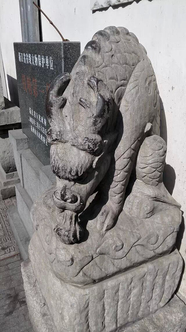 这个守门兽,一般别人不是逗用狮子么,那它是什么呢包子(bao za)周边逛