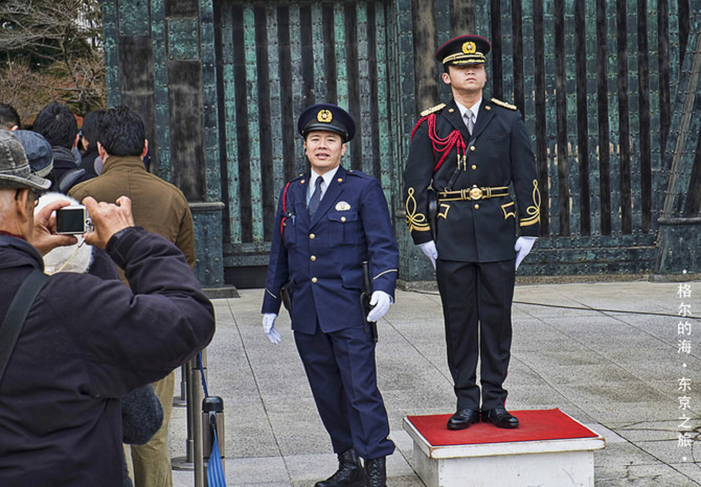 吃完朝食即奔赴日本天皇明仁的皇居.今天也起了大早