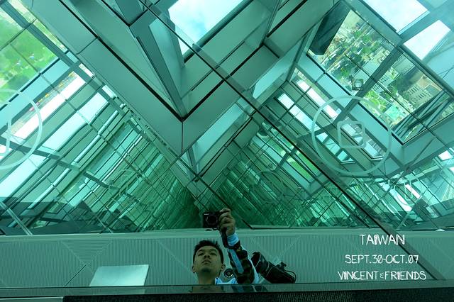 这个是101大楼的特色,有全透明的玻璃地面,不过我恐高.只能在这拍了.