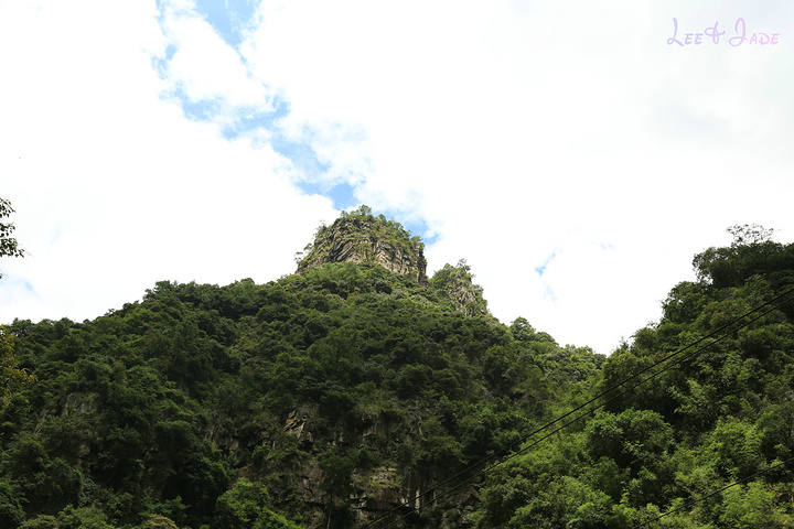 "...天飘降，轻柔，飘忽，无声无息……与雄伟壮阔的悬崖背景，刚柔并济，奇妙地融为一体，真叫人叹为观止_广东大峡谷"的评论图片