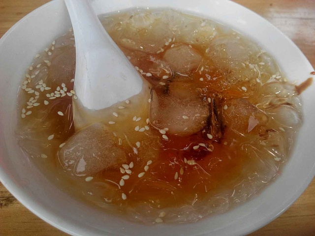 木瓜水好好喝.在火车站寄存东西,5元一天.坐公车到处到处玩.