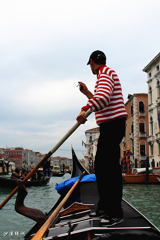 贡多拉船夫威尼斯的象征