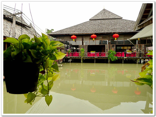 2016泰国的很多地方是以河湖港汊为特点的地