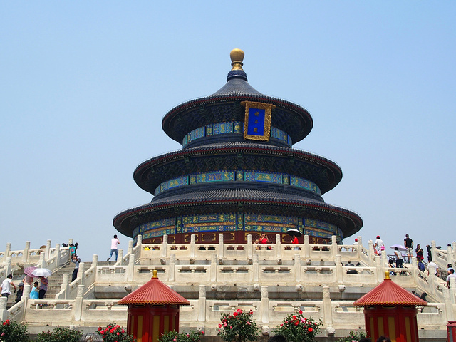 21琉璃瓦历经几百年颜色不改 建制正统 最好从南门进 天坛公园确实恢弘大气 但感觉大而空 天坛 评论 去哪儿攻略