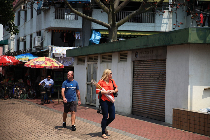 非常安静著名的女星周海媚就是长洲人再往前走几步就是海滩了走了半天