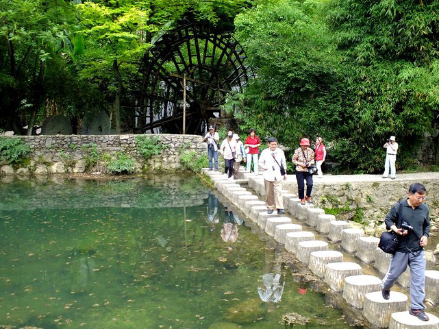 车溪民俗风景区(门票90元)位于湖北省宜昌市点