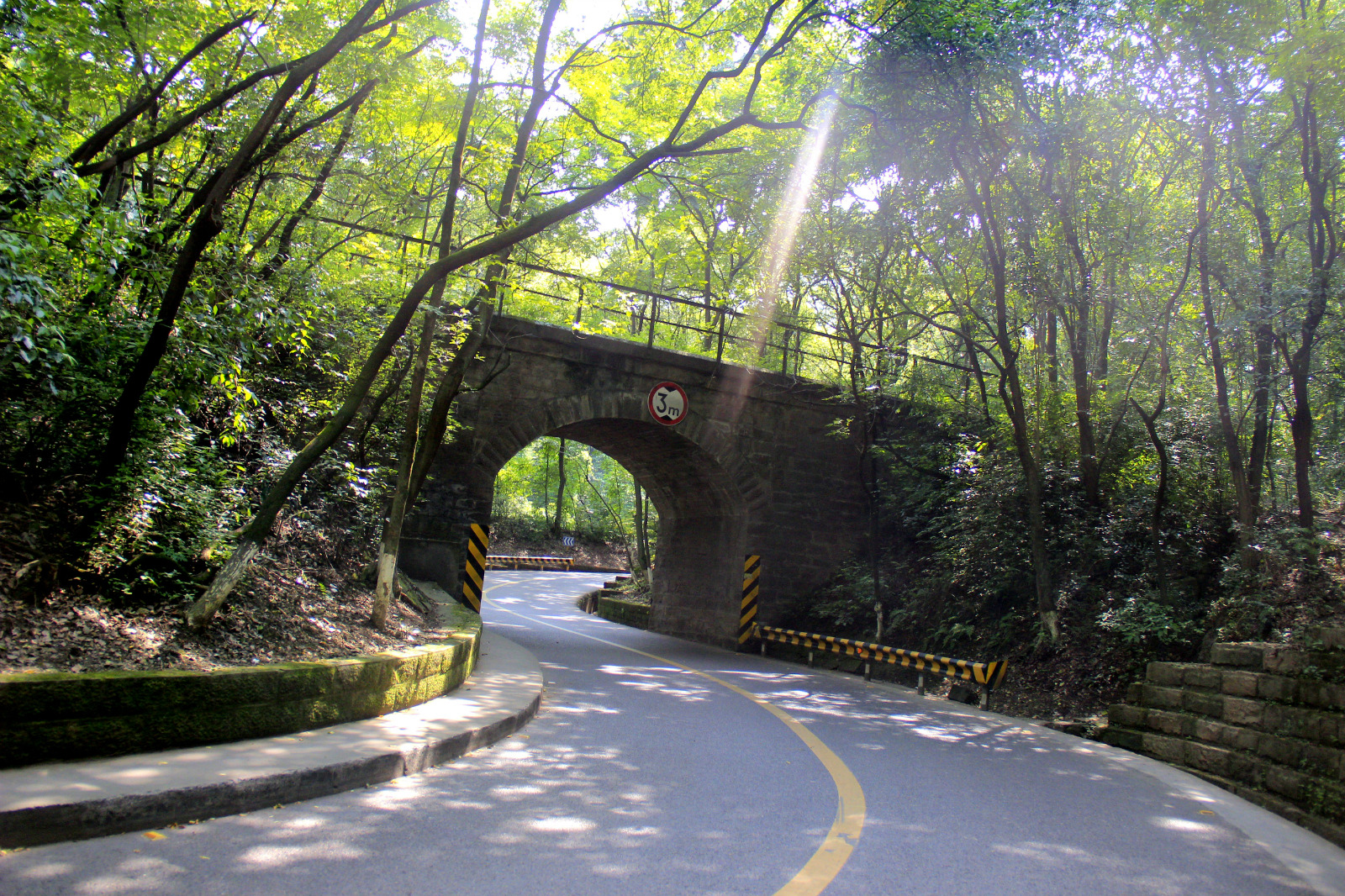 【景点介绍】第一次听闻歌乐山还是因为一道较为出名的川菜歌乐山辣子