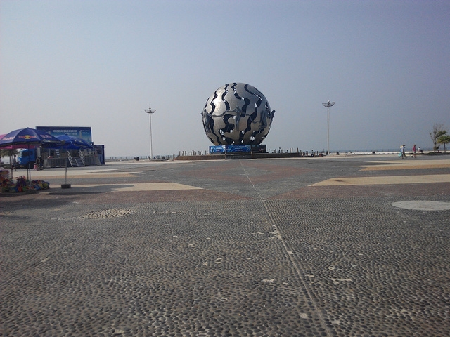 2017银色的海滩,沙子细腻,不愧是银滩。雕塑 《