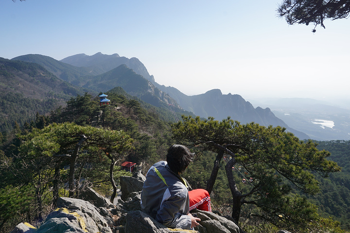 "庐山是久负盛名的风景名胜区和避暑游览胜地，庐山的气候温适，春迟、夏短、秋早、冬长_含鄱口"的评论图片