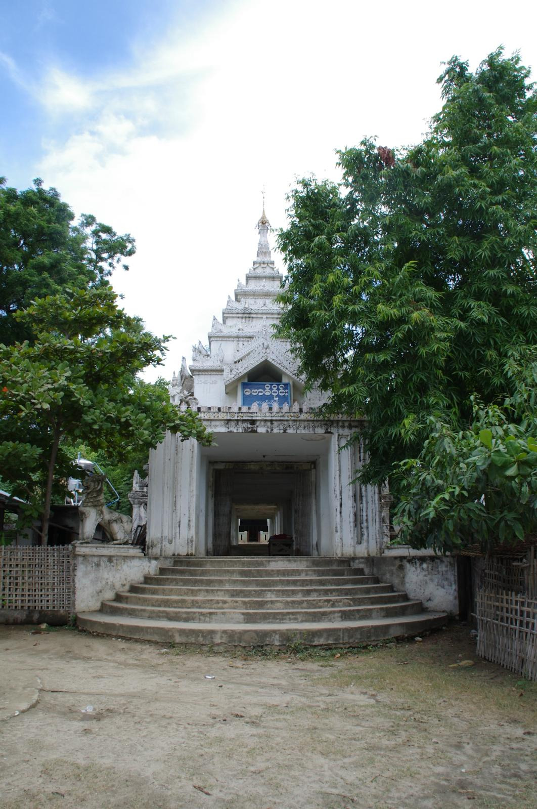 要感受他的大,就走进去吧,凭之前买的古城门票可以进去,其实查票也不