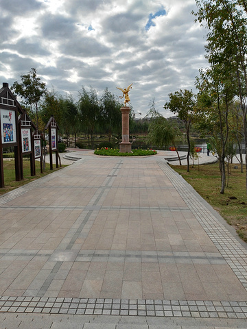 2017这种名言警句一路上都有,看着很有文化气