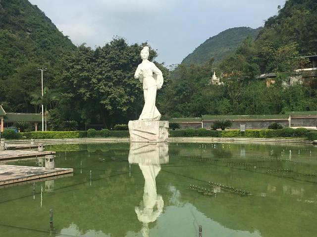 89 首页 游记详情 好歹到了宜州,怎么也要到刘三姐雕像这来朝圣一下