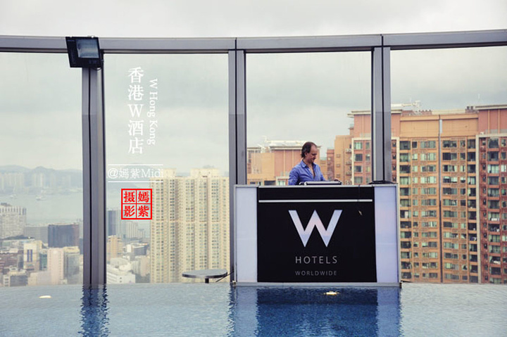 脚下就是这种随着时间变化的荧光屏,迷离模式瞬间开启_香港w酒店(w