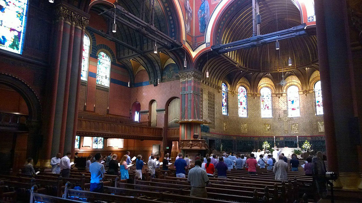 教堂内唱诗班在练习