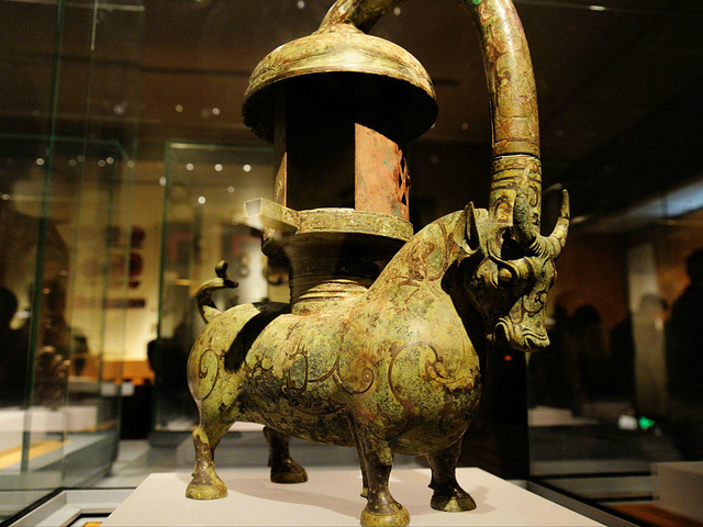南京博物院本次南京之行的文化饕餮做工极其精致的青铜牛灯我相信可以