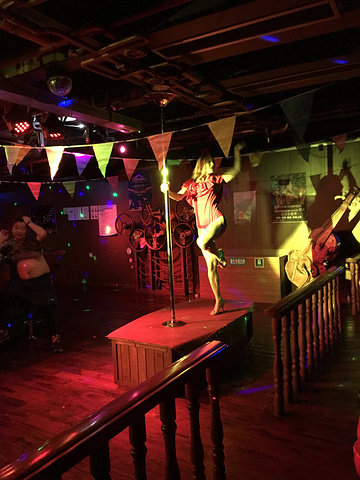 1月4日)- 夜游三亚湾(海上ktv  酒吧钢管舞  表演)这一天我们住的房间